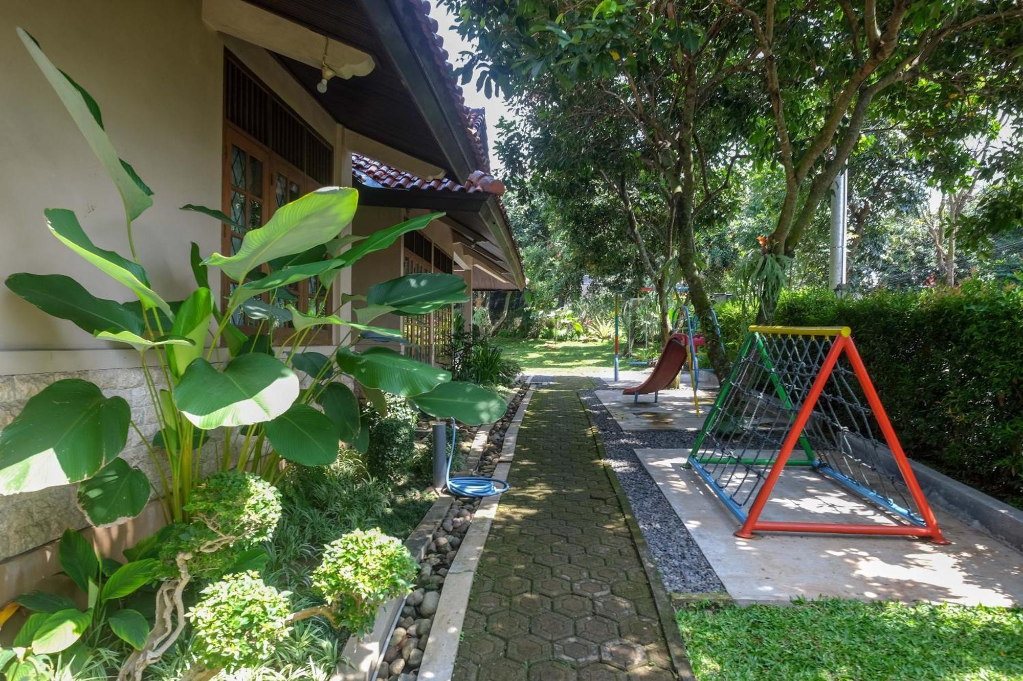 Sareh Villa By The Lavana Semarang Exterior photo